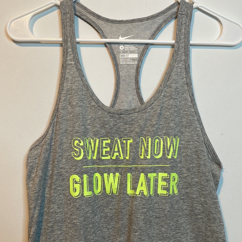 ⭐️ FINAL The Nike Tee Tank Top Size Medium - Picture 2 of 6